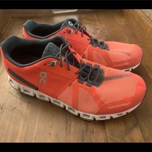 On Cloud Women’s Running Shoes, Size 8.5!